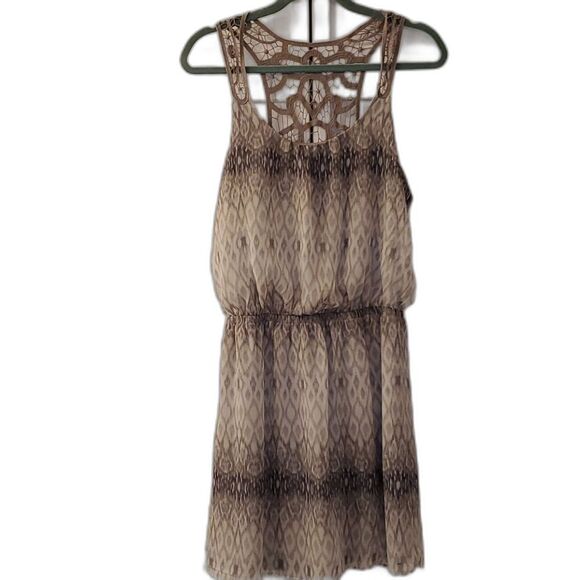 Express White & Gray Sheath Dress – Lace Back, Flattering Fit, Size M - Picture 1 of 6